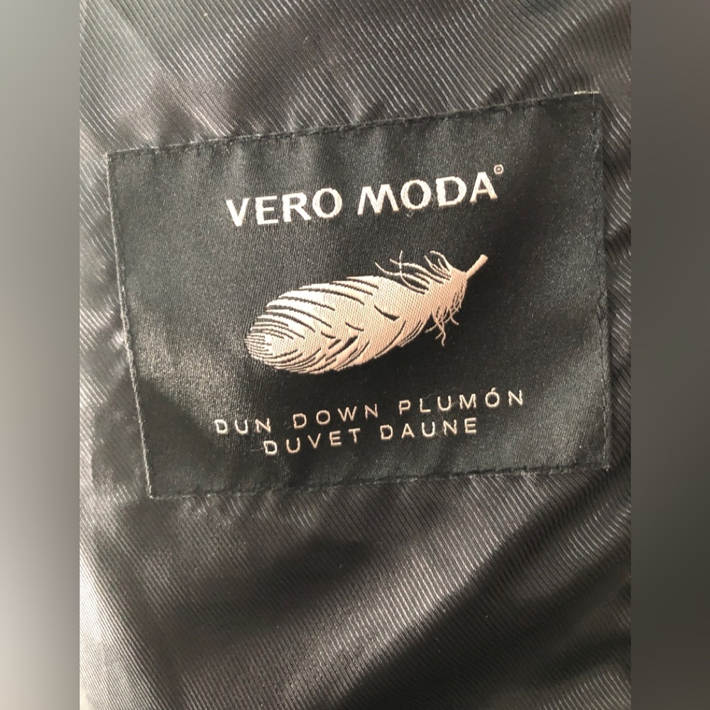 Black Women's Quilted Long Puffer Coat with Faux Fur Hood
Brand: Vero Moda - Picture 10 of 10